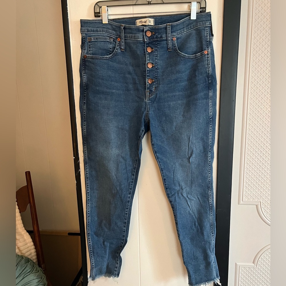 NWOT petite 10" high-rise skinny jeans in mackey wash: button-front edition - 31